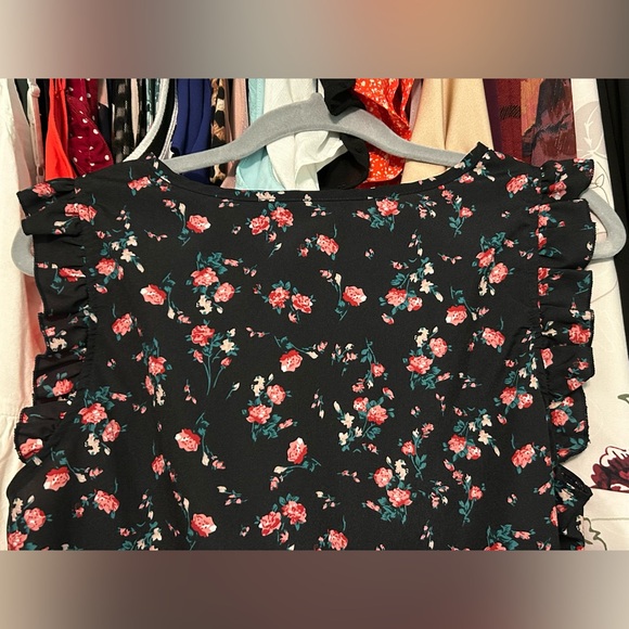 SHEIN Black Floral Top - Picture 6 of 7